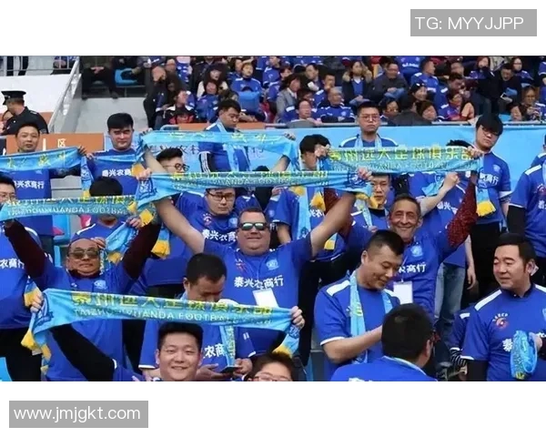 愤怒球迷赛场突袭痛殴足球明星引发体育精神与安全底线大讨论