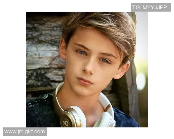 法国足球巨星崛起之路：从天赋少年到世界足坛传奇的蜕变历程