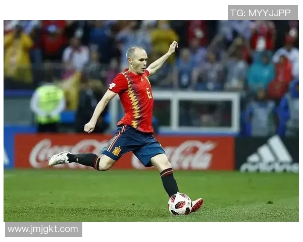 聚焦足球巨星控球瞬间展现极致脚法与赛场艺术魅力